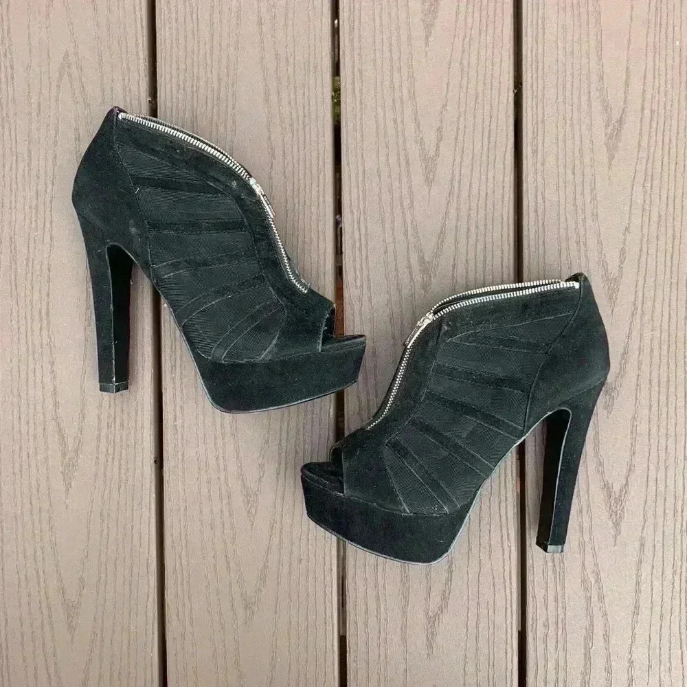 Colin Stuart black mesh pumps with zippers